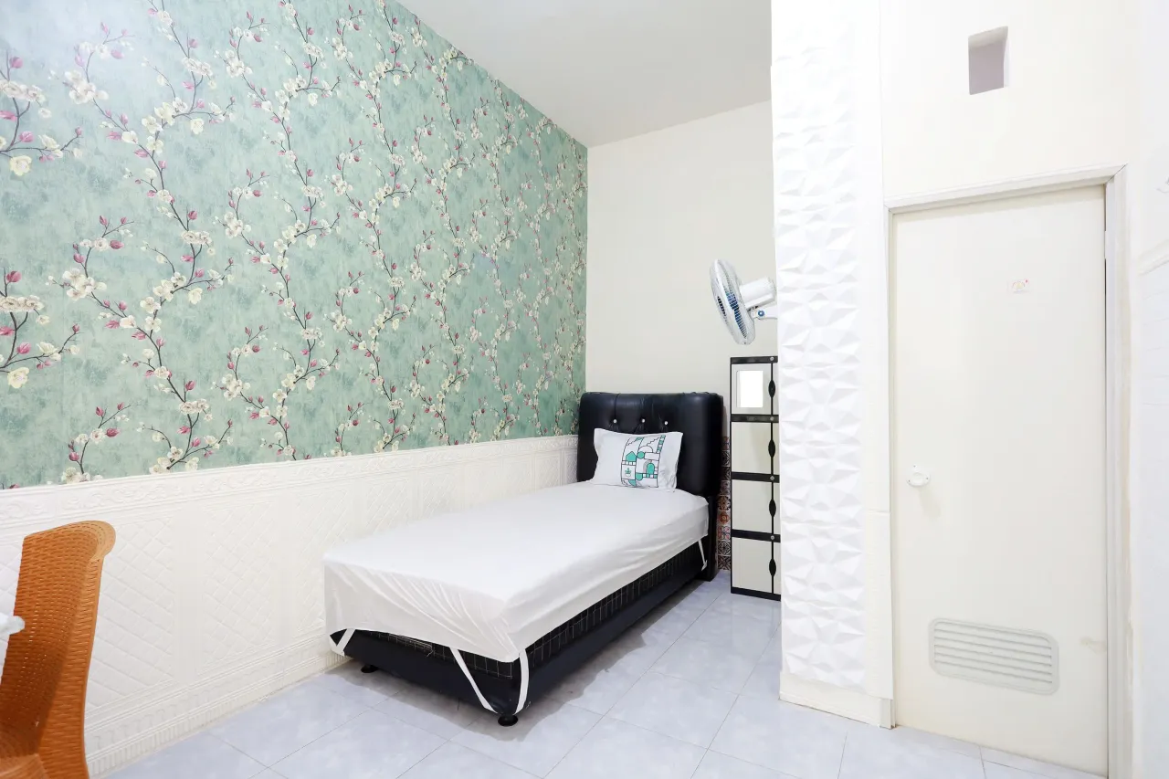 Krystal De Palace Araya Malang Compact Single B - F