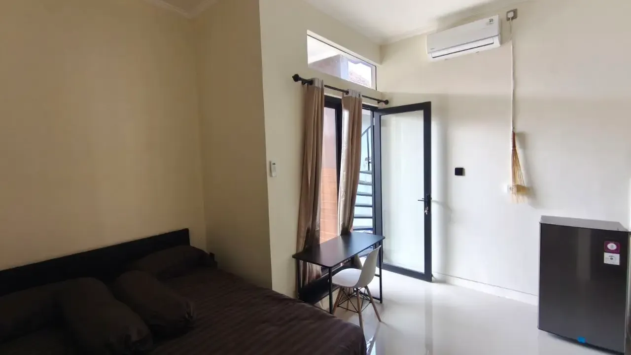 Kos Semeton Ceria Kamar Deluxe