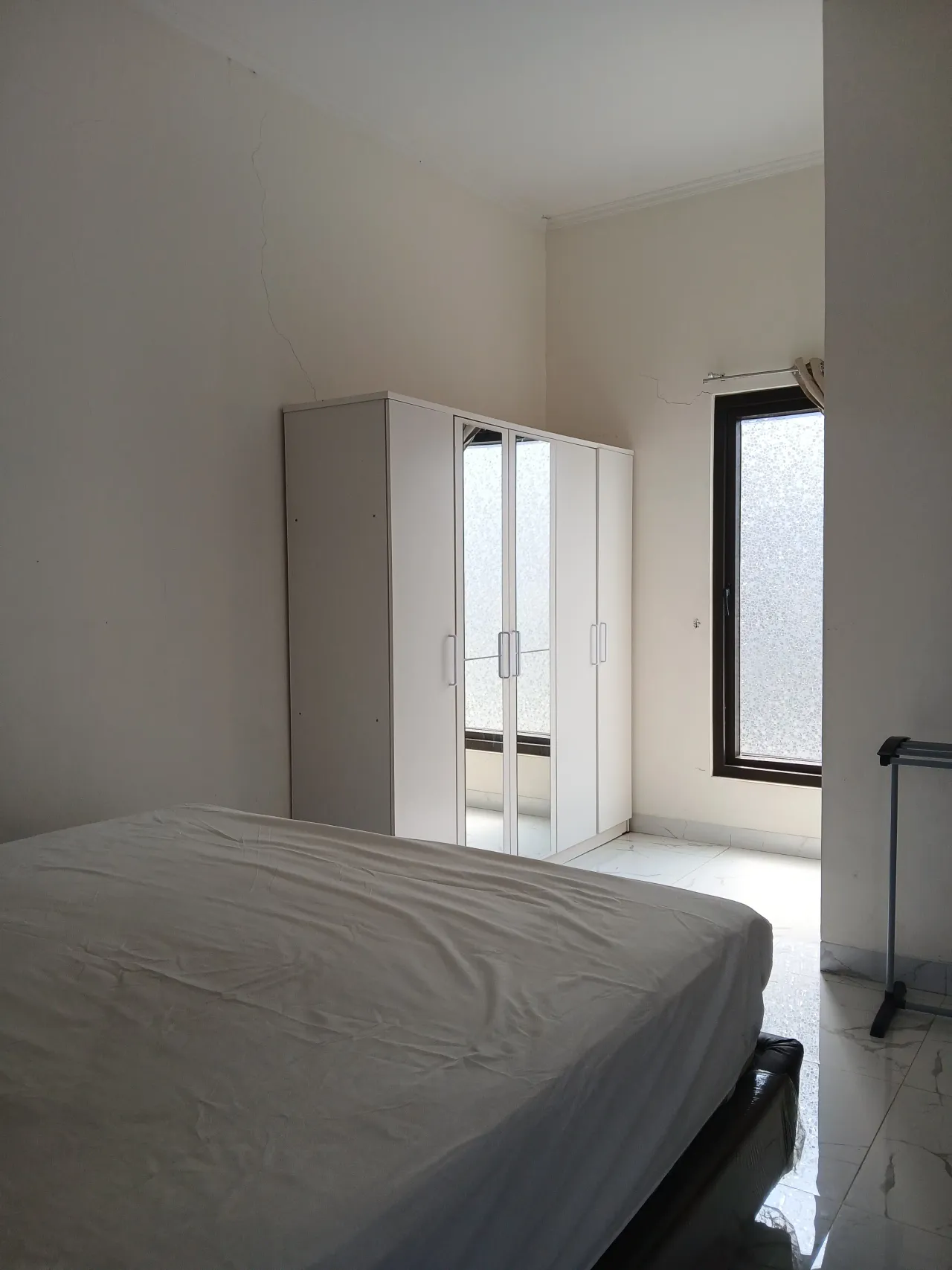 Kos DELAN INCLUDE LISTRIK AC AIR WIFI KAMAR BALKON DELUXE
