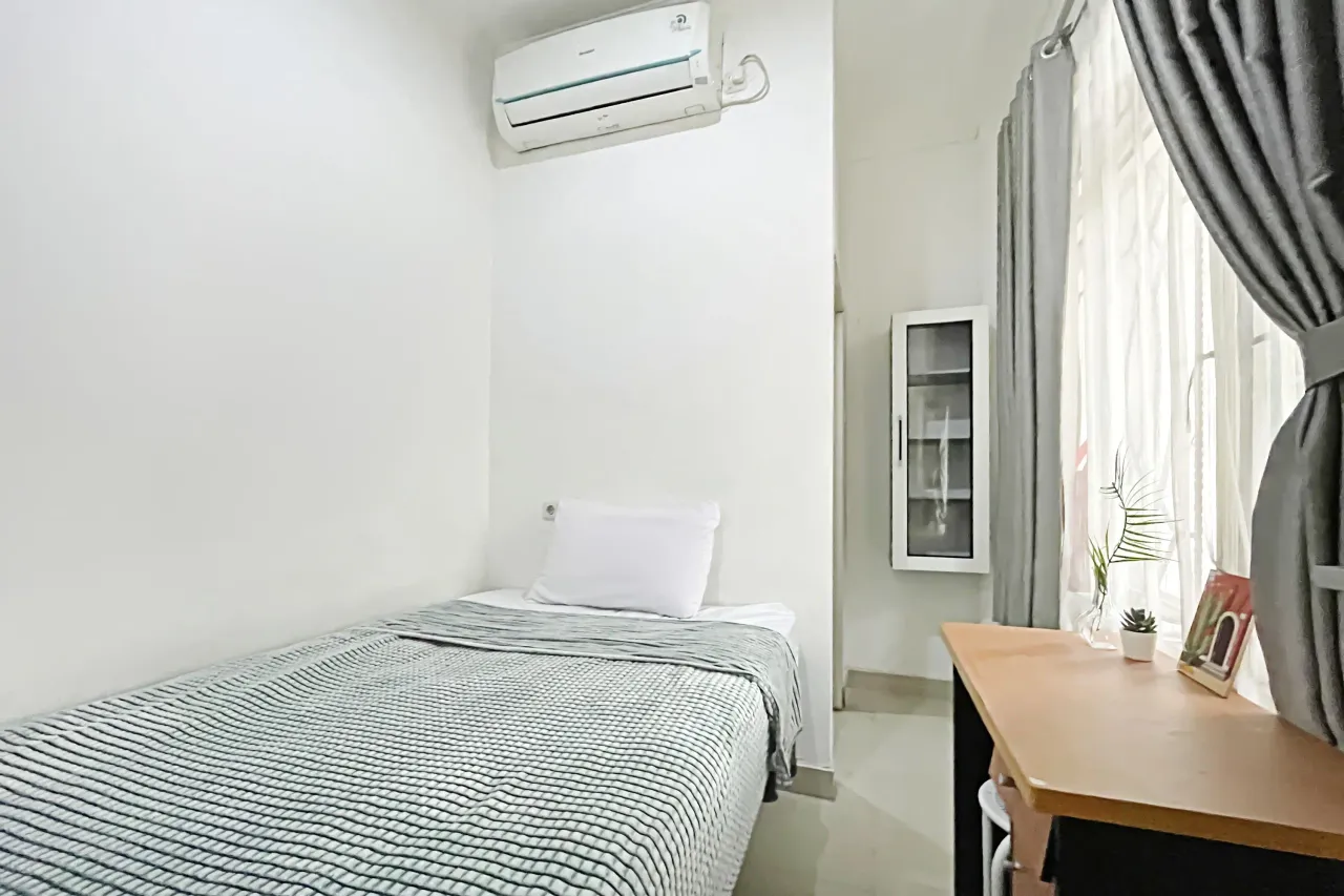 Jerman Kost Depok Pocket Single D