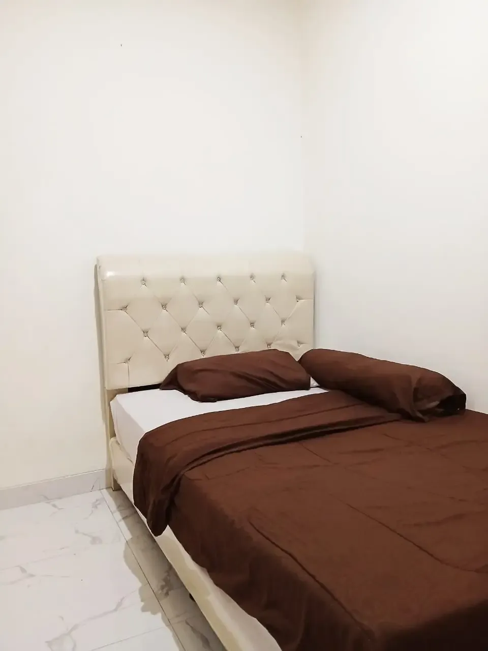 Kos DELAN INCLUDE LISTRIK AC AIR WIFI KAMAR SINGLE VIEW