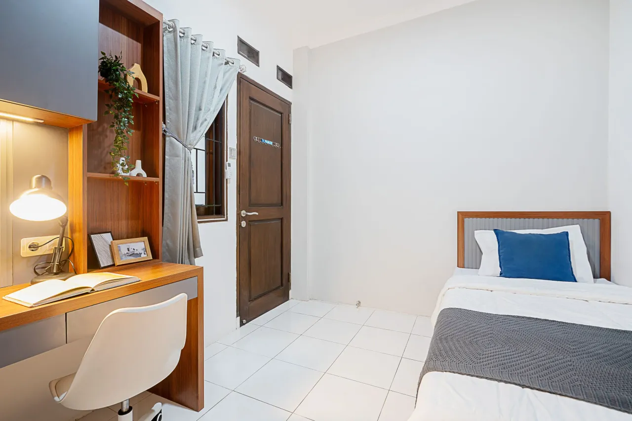 Violet Huis Depok Regular Single B