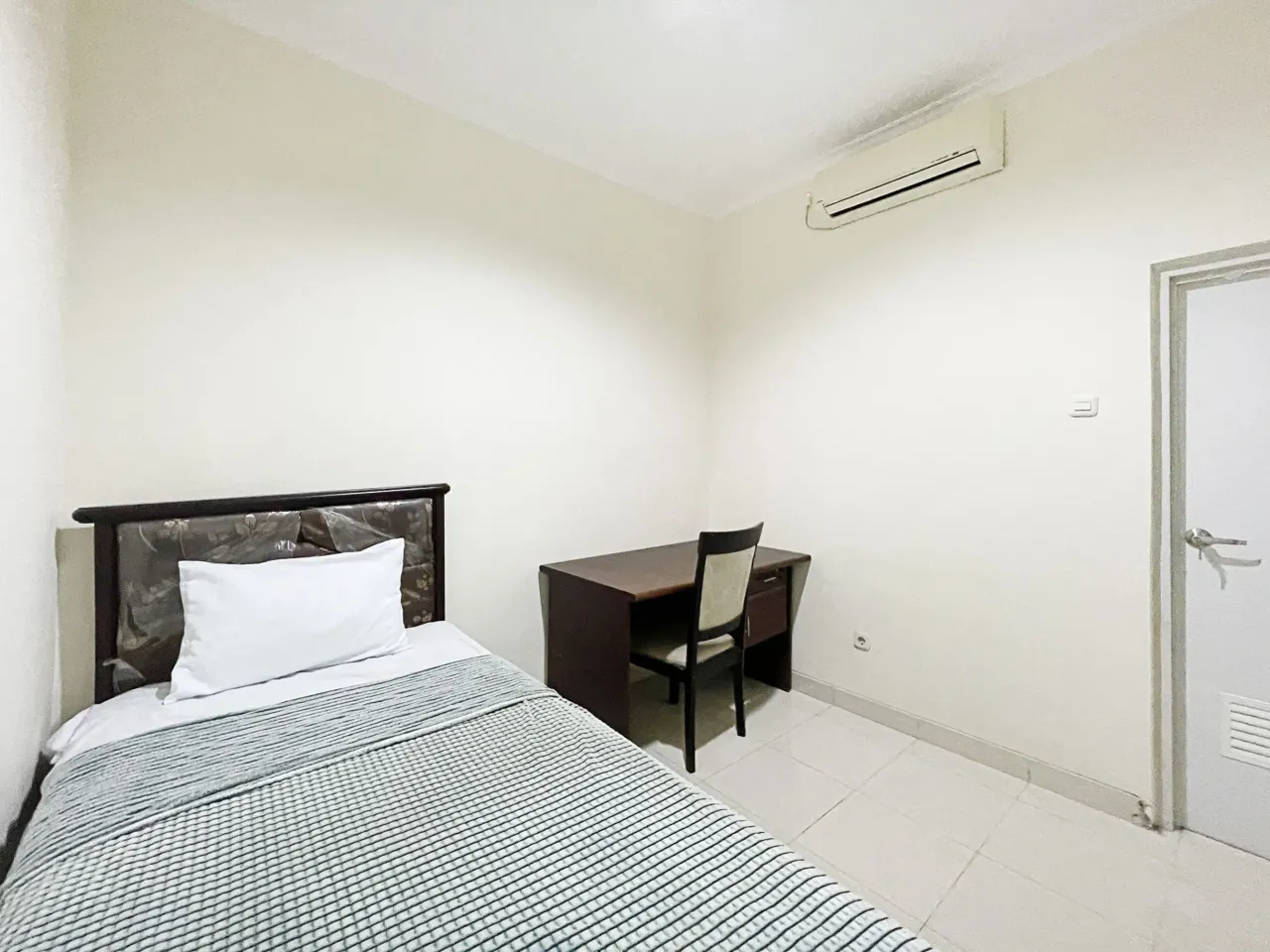 JT Kost Bromo Karawaci Compact Single A