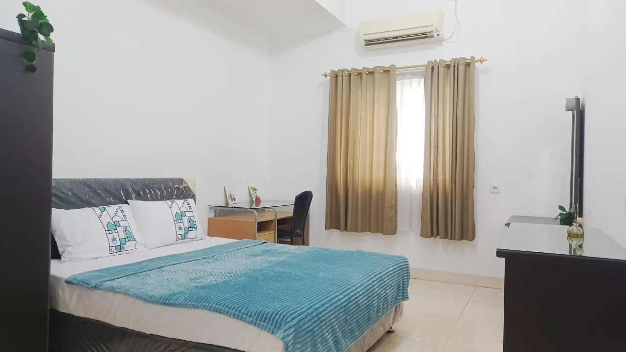 Dipon House Taman Diponegoro Karawaci Master Queen A