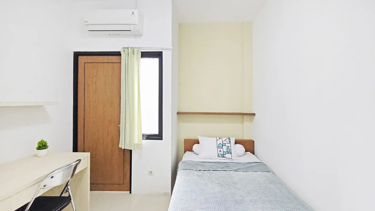 The Lodge Jatiwaringin Regular Single B-M