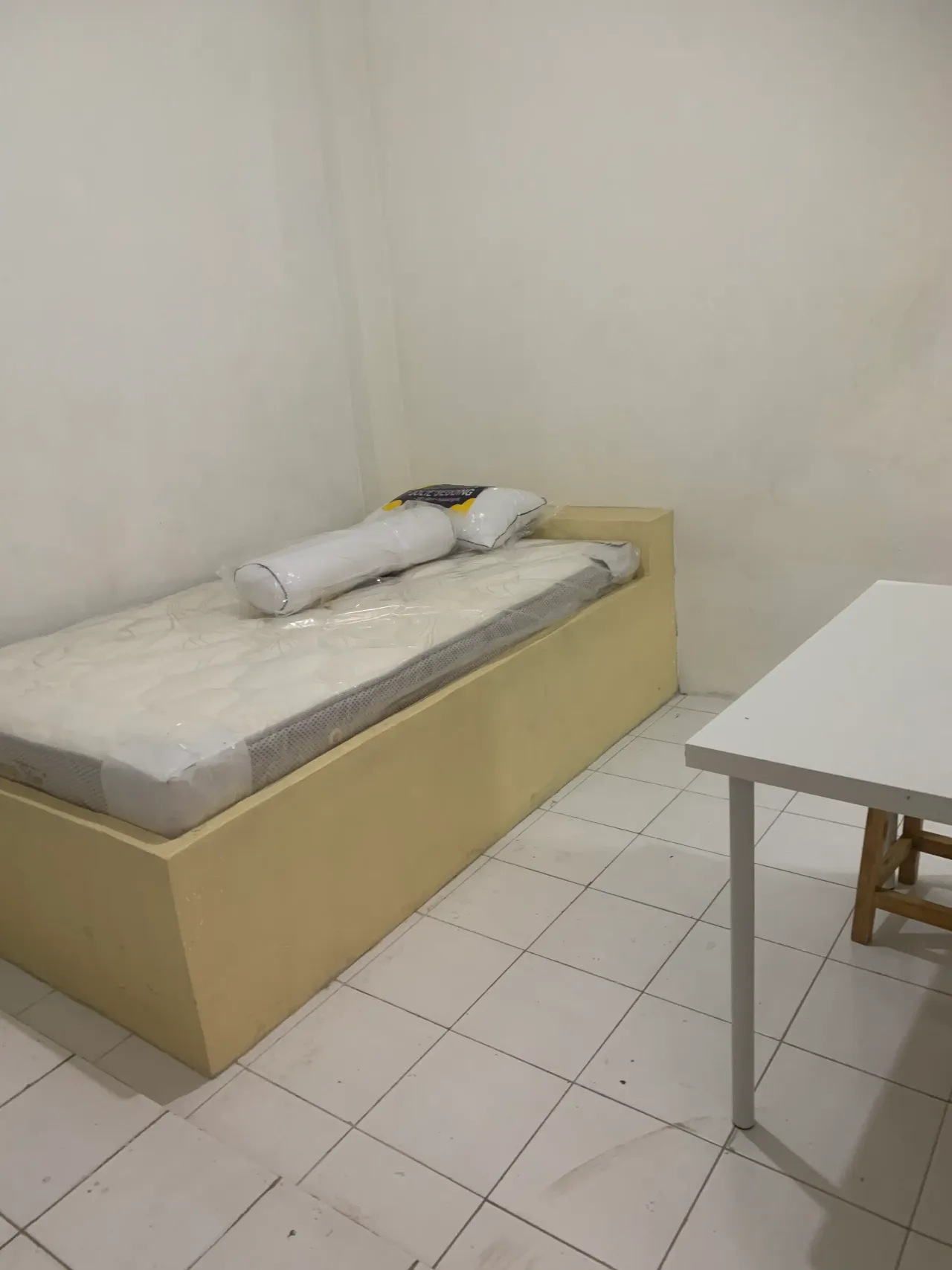 Kos Ibu Puri Kamar mandi luar