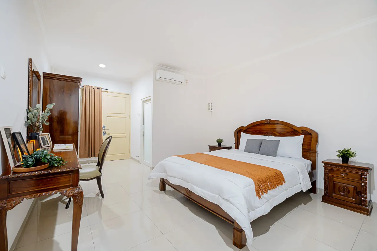 Uma Kost Royal Suvarna Pondok Gede Flat Residence Queen A