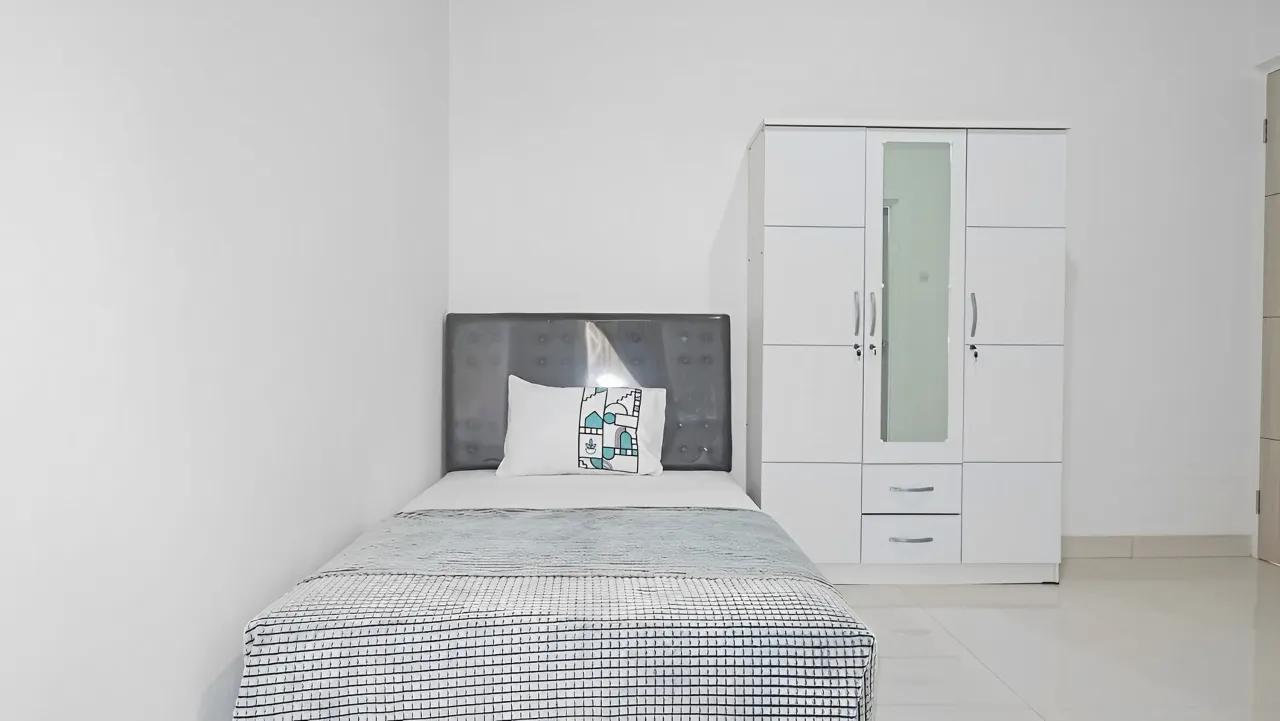 J-Lou Residence Jatiwaringin Pondok Gede Master Single