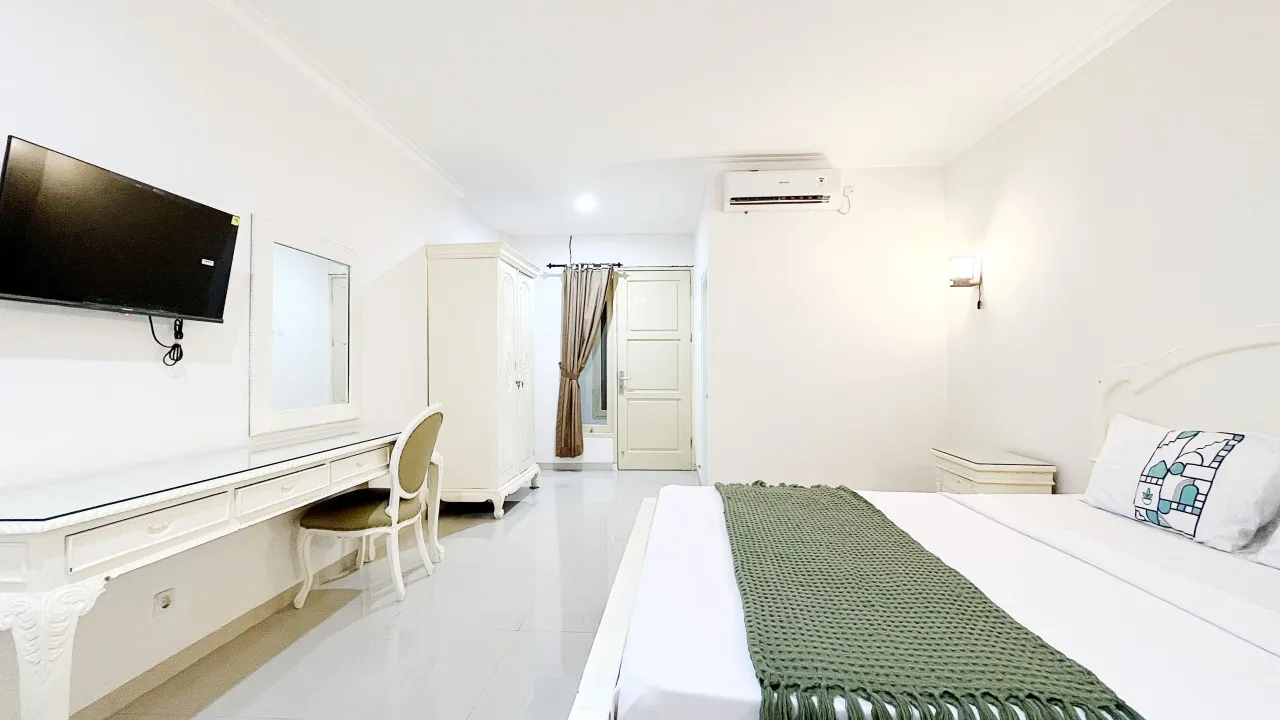 Uma Kost Royal Suvarna Pondok Gede Studio Queen A