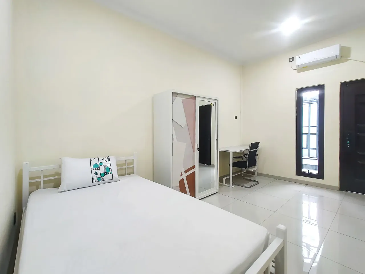 Bee Kost Tembalang Semarang Executive Full C