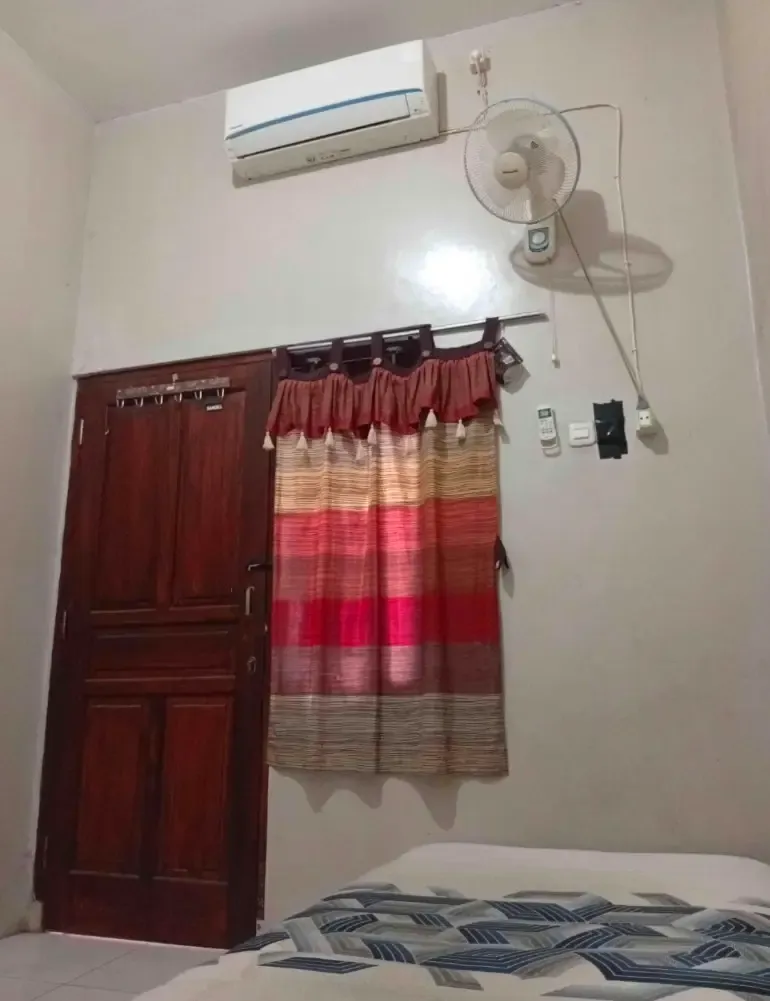 Jl Kalicari Tengah III no 41 Kamar AC