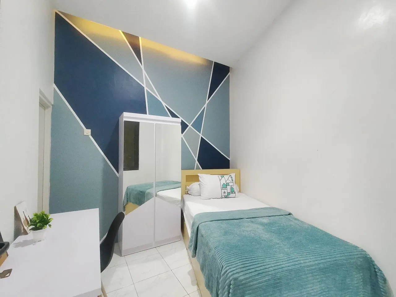Putri Farahnia Tembalang Semarang Pocket Single A