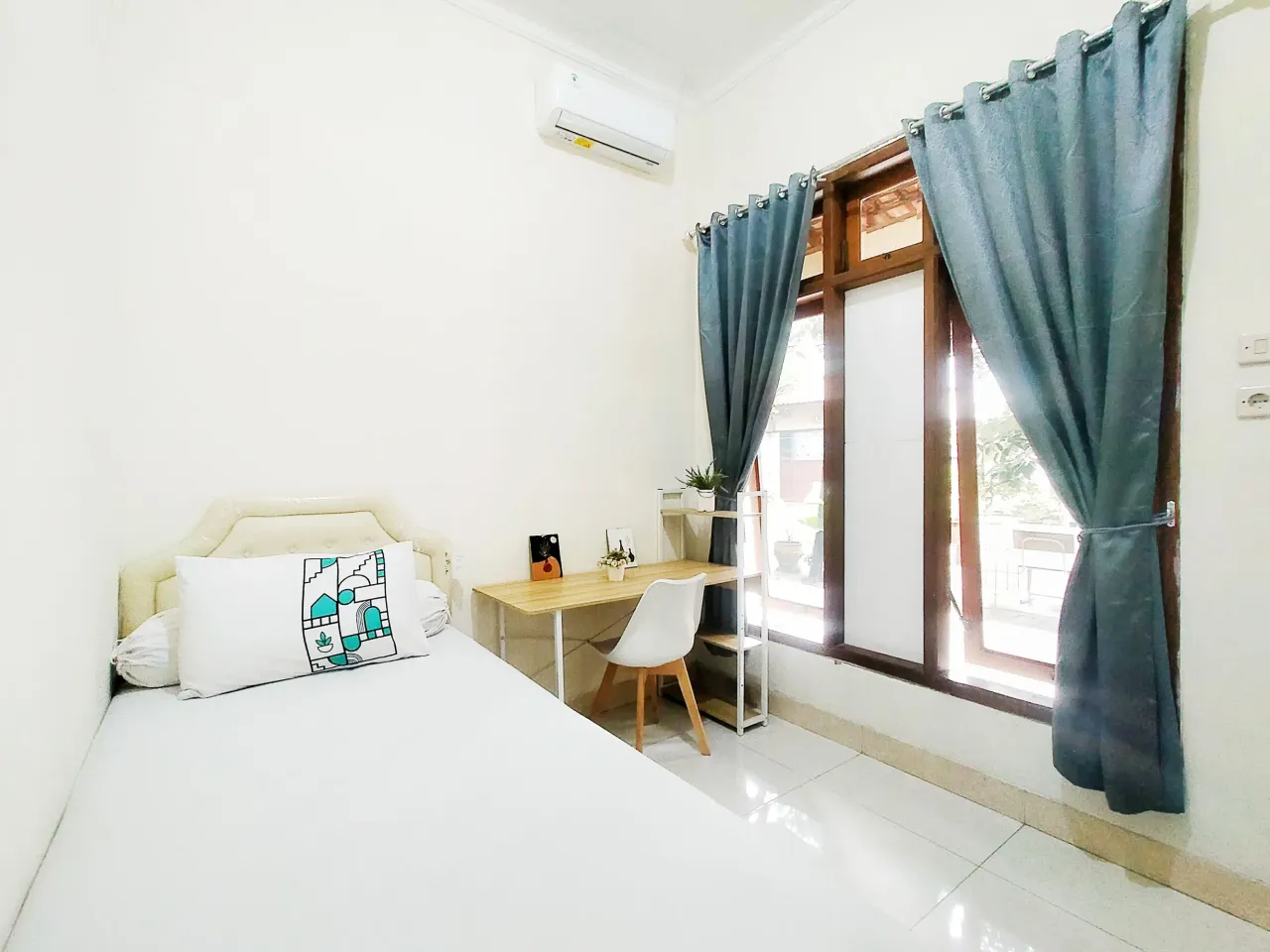 Oma Elka Kost Lamper Tengah Semarang Compact Single B