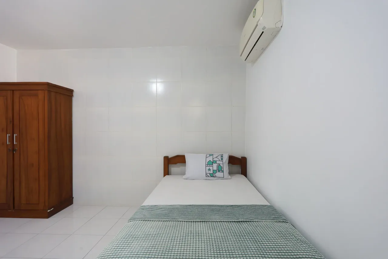 Putra Exclusive House Panjang Jiwo Ubaya Surabaya Master Single A