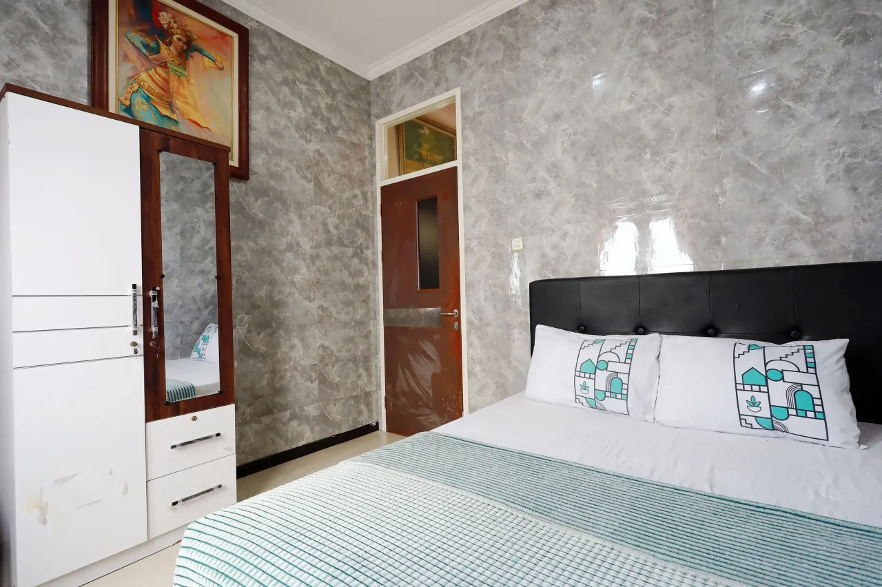 Medokan Ayu Kost Rungkut Surabaya Compact Queen