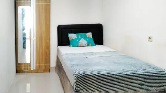 Putri Mayjend Surabaya Compact Single A