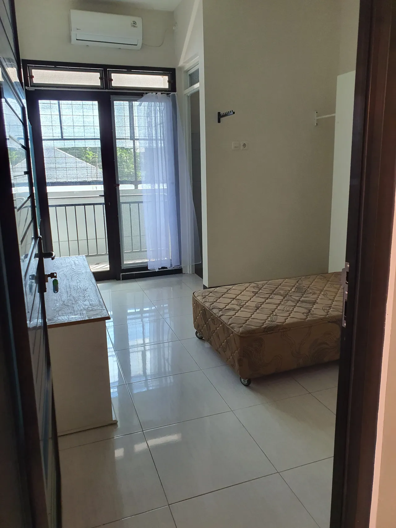 KOS MEDOKAN ASRI TENGAH RUNGKUT KAMAR ATAS + BALKON