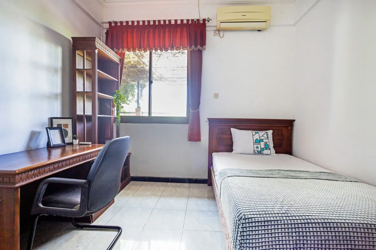 Castle Residence Siwalankerto Surabaya Regular Single A