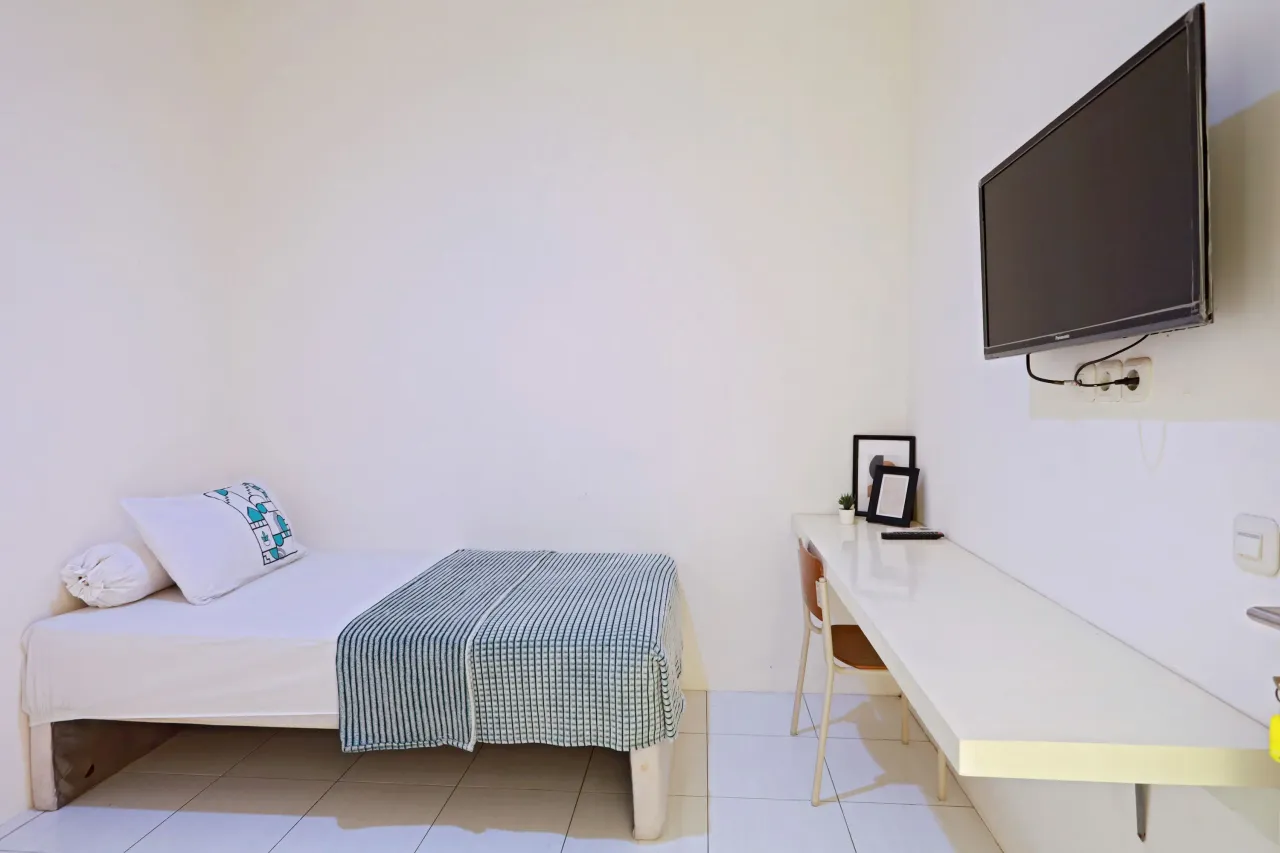 Barata Jaya House Gubeng Surabaya Compact Single B