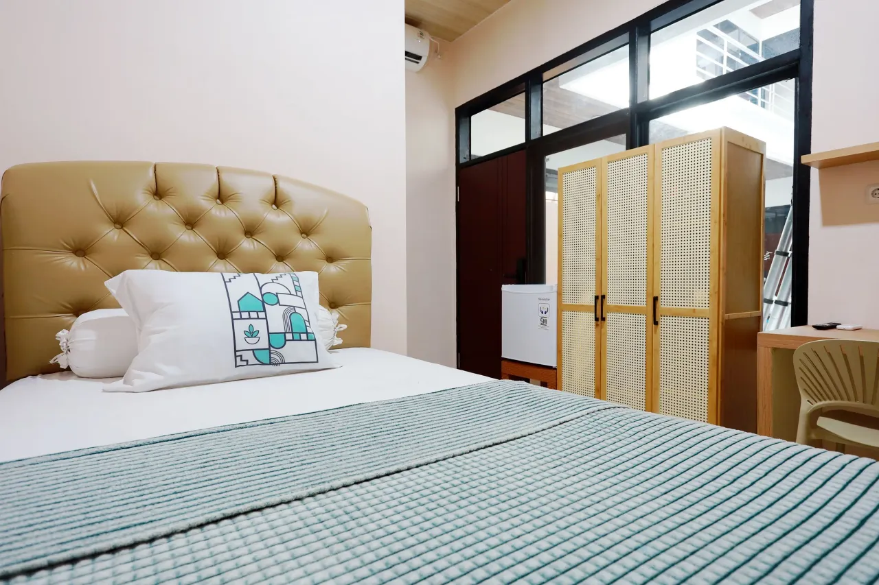 Ceko Petra House Siwalankerto Surabaya Studio Full