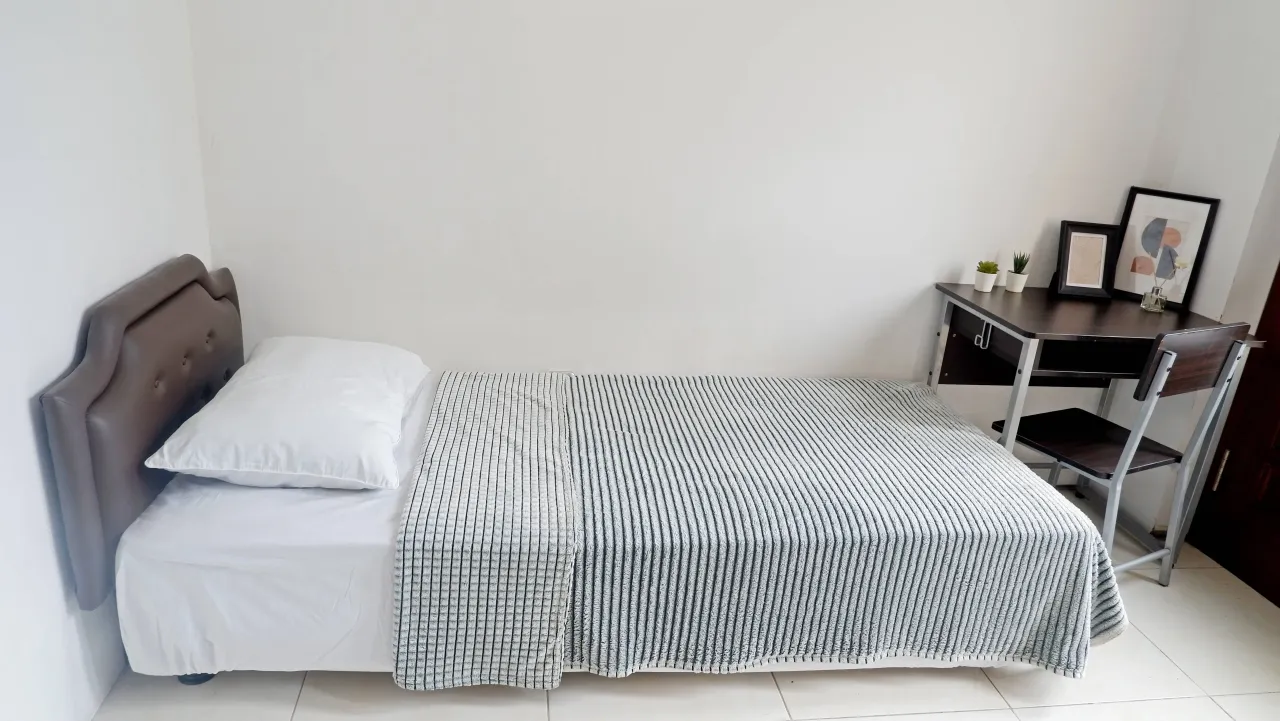 Aurora House Wiyung Surabaya Pocket Single B