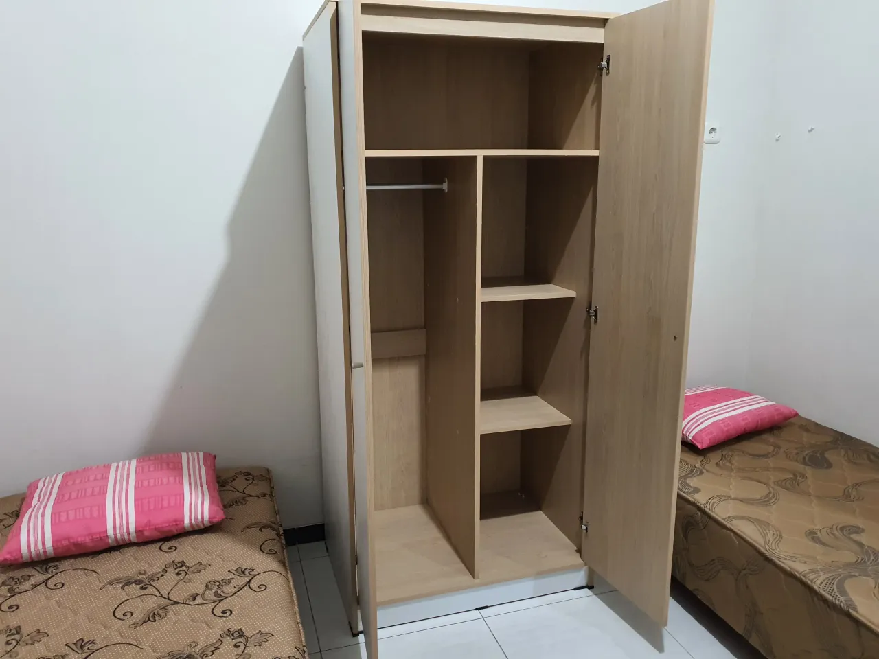 KOS MEDOKAN ASRI TENGAH RUNGKUT KAMAR BAWAH BER 2