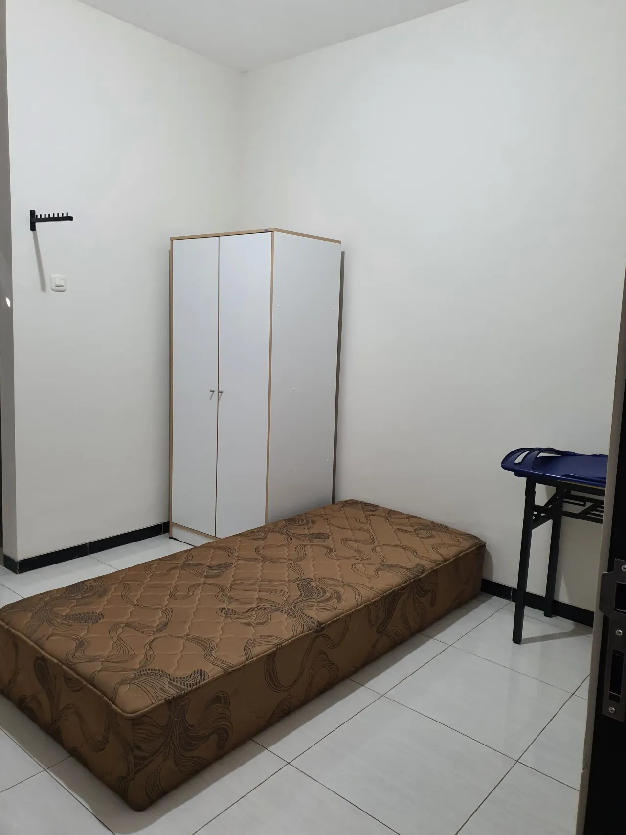 KOS MEDOKAN ASRI TENGAH RUNGKUT KAMAR BAWAH + TERAS