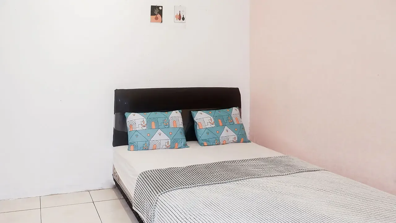 Raya Mastrip Kederus Surabaya Compact Queen