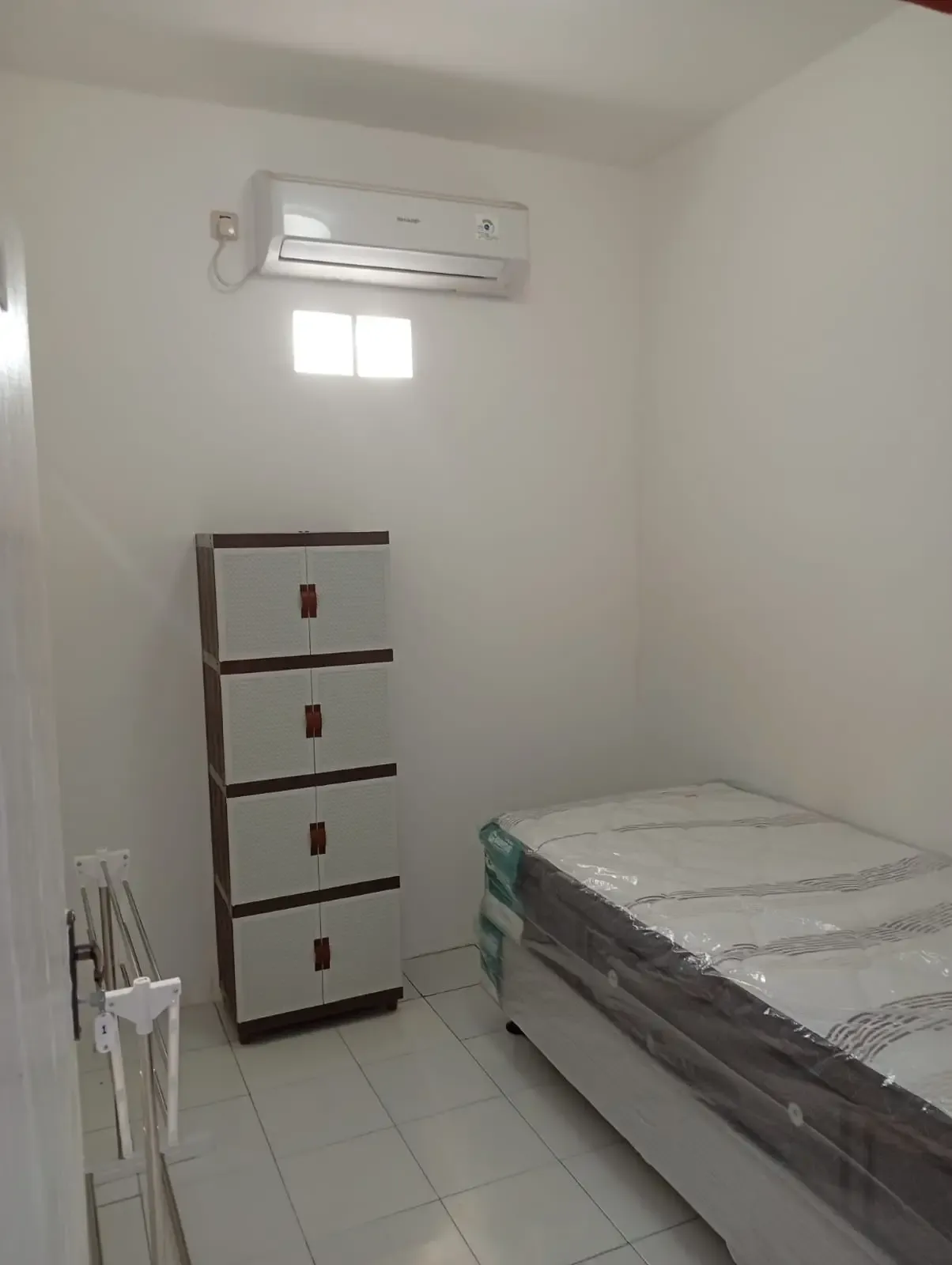 Shiori kost putri single room