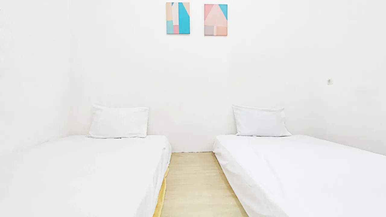 Algira Guest House Hegarmanah Bogor Superior Twin A