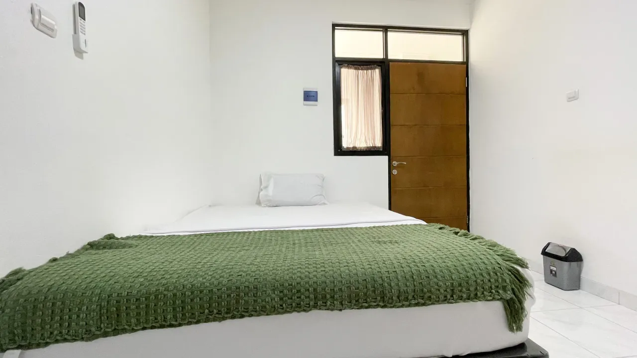 Upstair Living Pulo Gadung Regular Queen A - Foto Utama